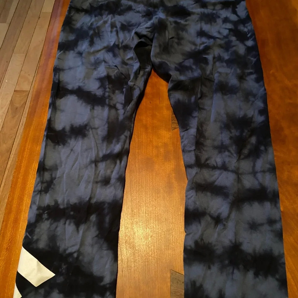 Women’s Navy & Black Tie-Dye Leggings - Brand Unspecified